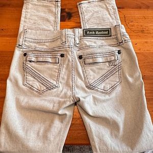 Rock Rival light gray with black accents. Low rise Size 28. Excellent condition